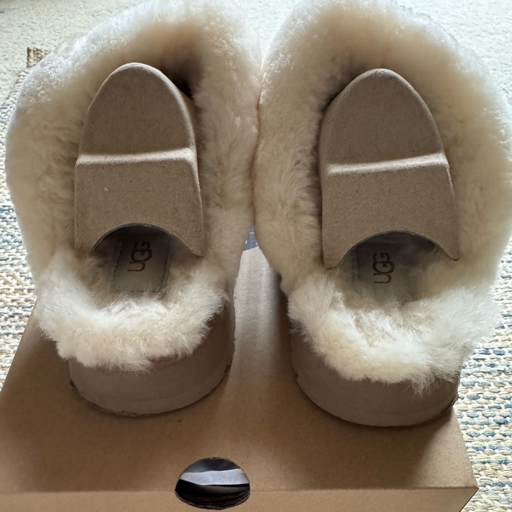 UGG Tan and Cream Shearling Mules Size 8 - Picture 3 of 7